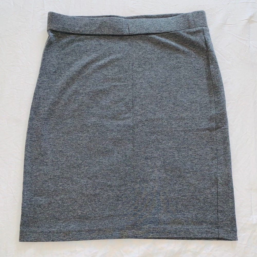 4/$25♦️FOREVER 21 Light Gray Tight Mini Skirt